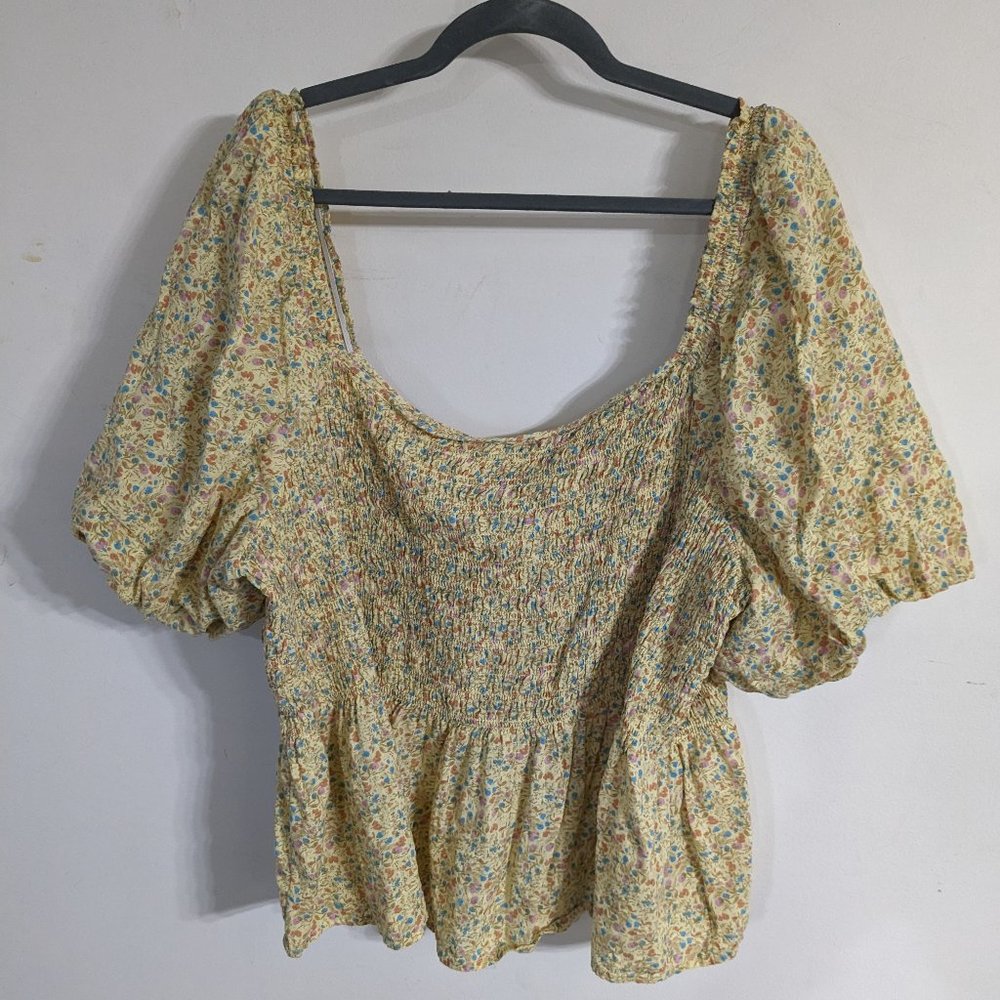 3x Flower pattern yellow short sleeve shirt w/ elastic boddice